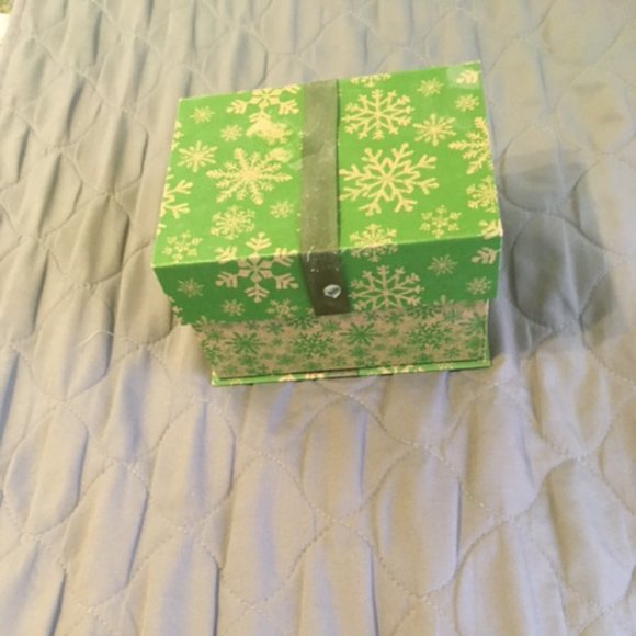 gift box - Picture 1 of 2